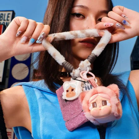 سلسلة Crybaby Labubu Wild but Cutie - قلادة من الفينيل القطيفة في صندوق عشوائي