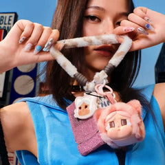 سلسلة Crybaby Labubu Wild but Cutie - قلادة من الفينيل القطيفة في صندوق عشوائي