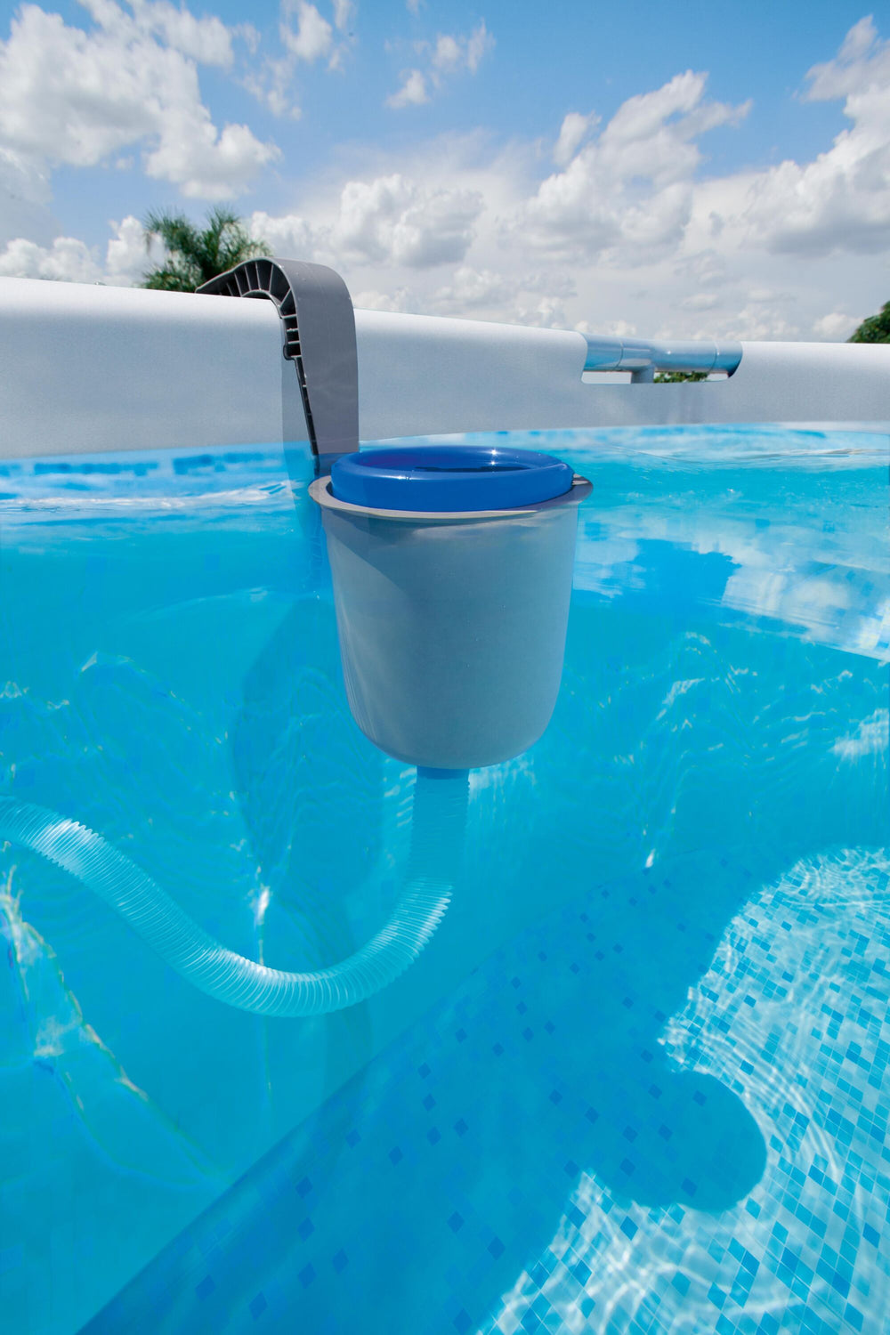 Bestway Pool Surface Skimmer (Contents:1 Surface skimmer, the minimum flow of pump adaptor 2,006 L/h (530 gal./h), compatible with all pools except steel wall pools)