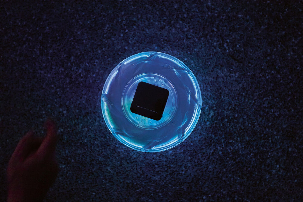 Bestway Solar-Float Lamp (Contents:1 Solar-Float Lamp.DC1.2V 0.2W(NI-MH battery, 600mAH), IP68)