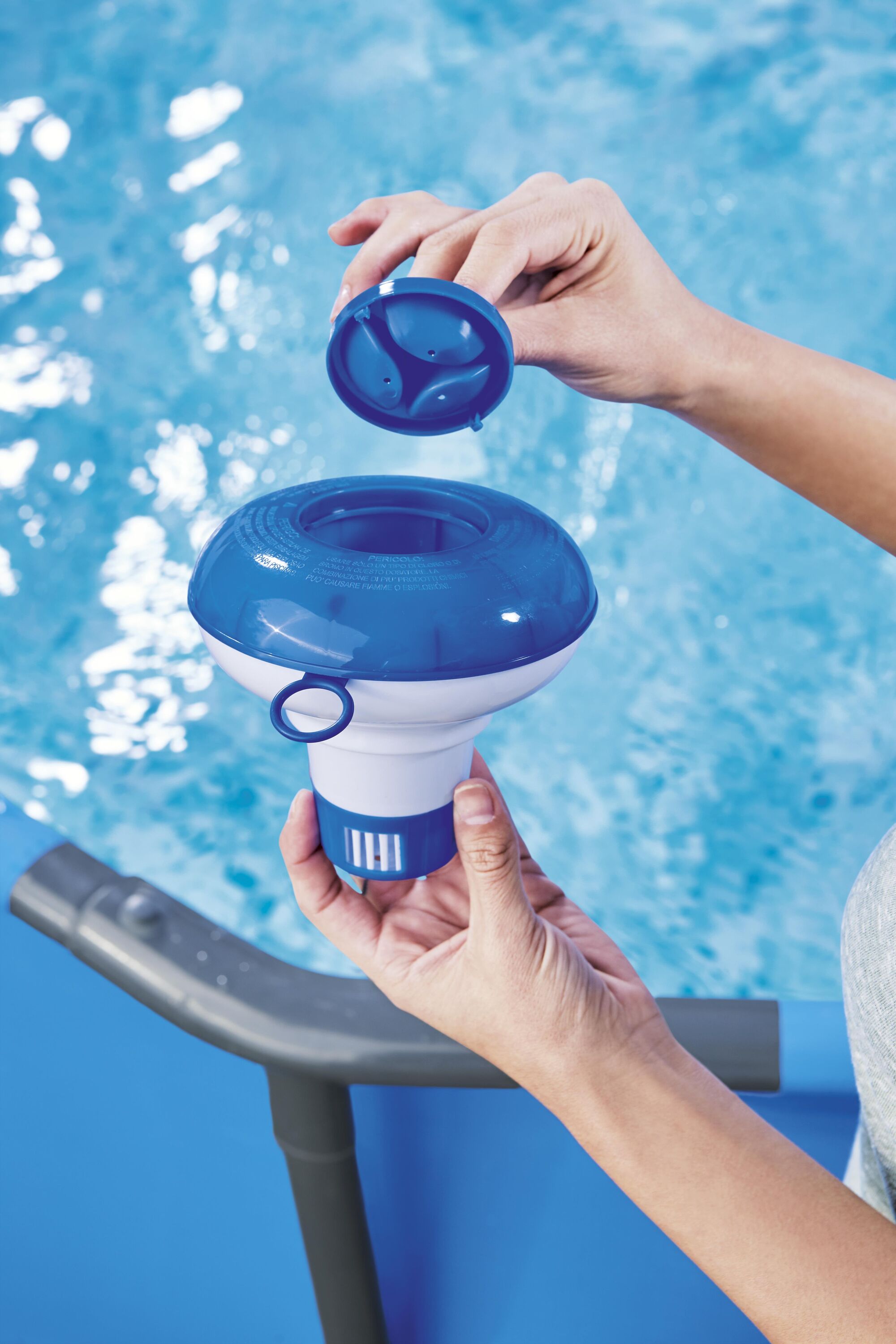 Bestway 12.7CM Chemical Floater (Contents:1 Chemical Floater, Suitable for 2.5 cm/1＂chlorine tablets use)