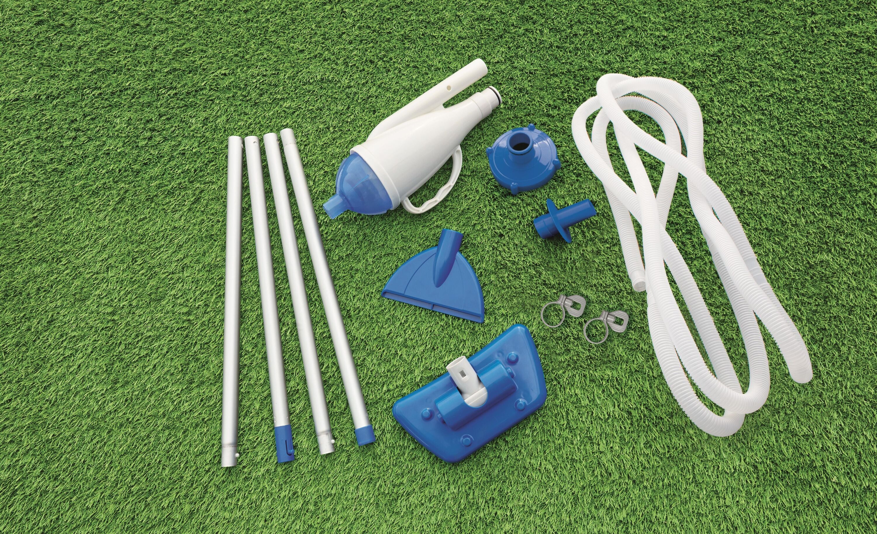 Bestway Aquacrawl Pool Vacuum (Contents:1 suction nozzle,1 skimmer head,4 aluminium pipes,6-metre pipe,2 adaptors.apply to 15'and below pools,minimum flow requires 2,006L/h(530gal./h))