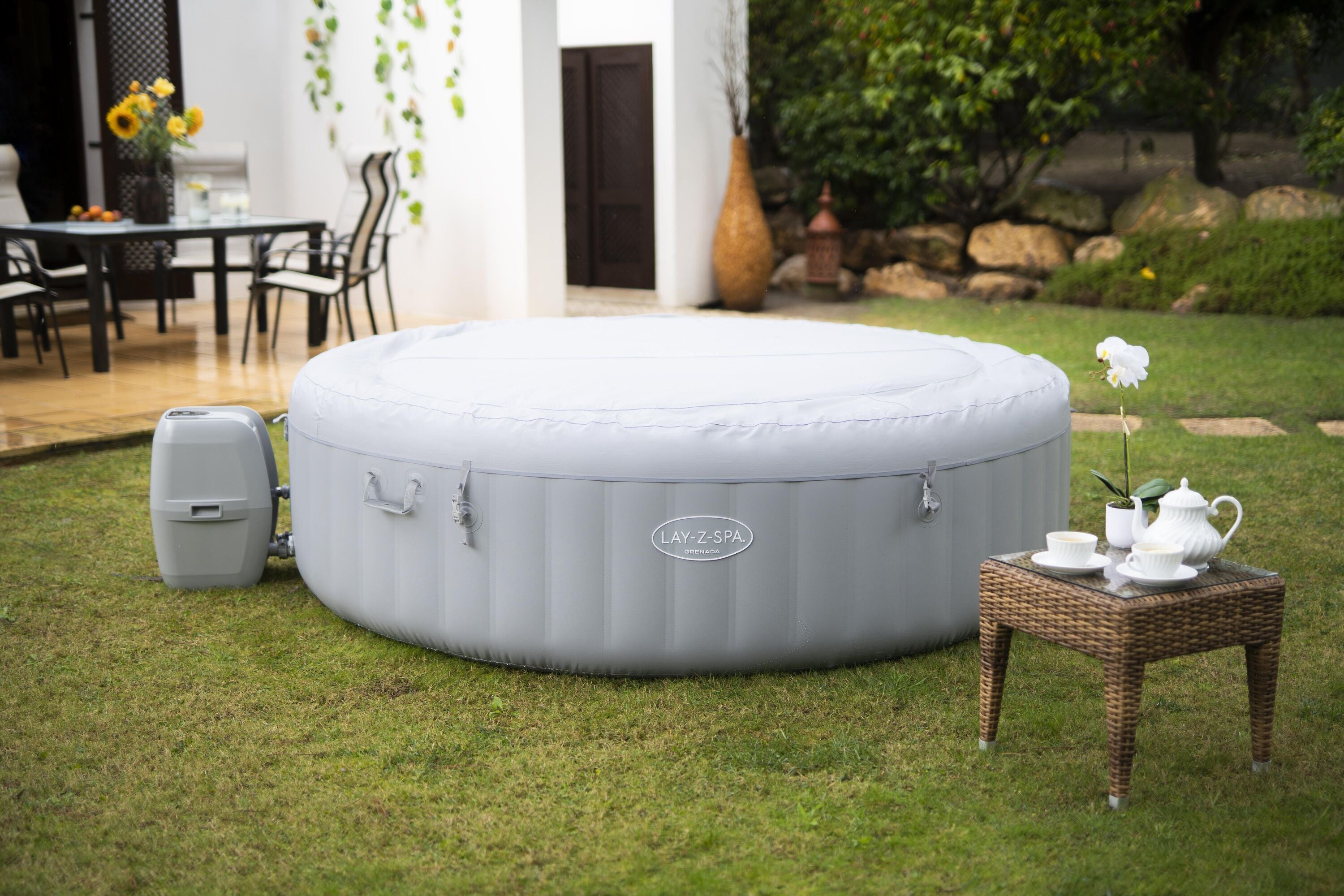 Bestway 2.36M X 71CM Grenada Airjet (Contents:One tritech liner, one heater(220-240V), one filter, ChemConnect, one inflatable cover, airjet system)