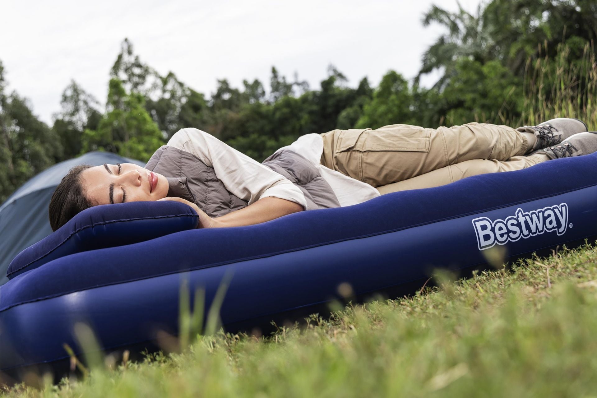 BESTWAY 2.03M X 1.52M X 22CM AIR MATTRESS QUEEN MANUAL HAND PUMP (Air Mattress, two pillows, repair patch, with Air Hammer-Inflation Pump)