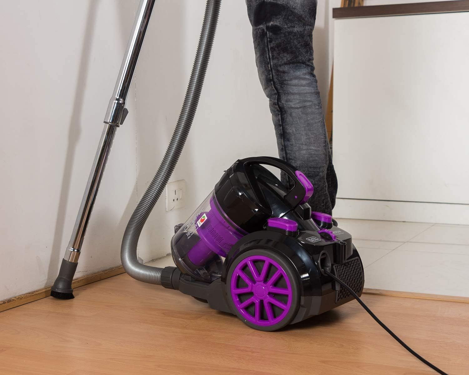 Black & Decker VM1880 Bagless Vacuum Cleaner 1800 Watt - Purple