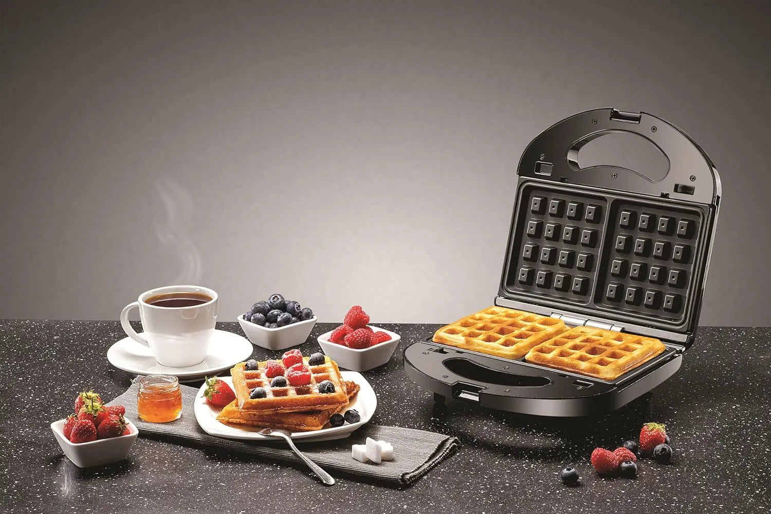 Black & Decker 3 In 1 Interchangeable 780W TS2130-B5, Grill & Waffle& Sandwich Maker Silver/Black - (International Warranty)