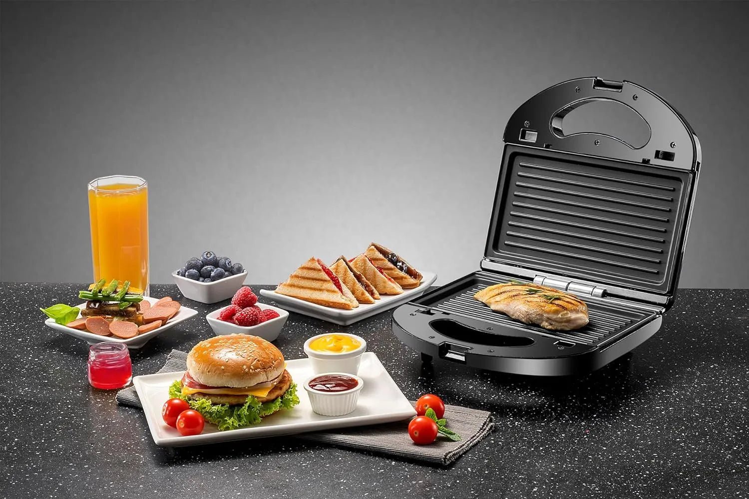 Black & Decker 3 In 1 Interchangeable 780W TS2130-B5, Grill & Waffle& Sandwich Maker Silver/Black - (International Warranty)