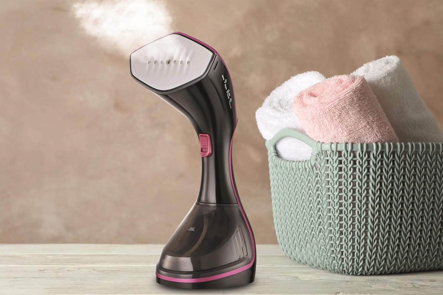 Black & Decker Portable Digital Handheld Garment Steamer 1600W