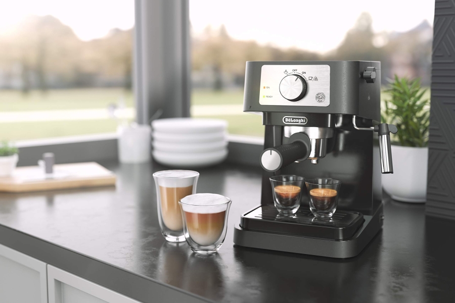 ماكينة اسبريسو بمضخة تقليدية من Delonghi